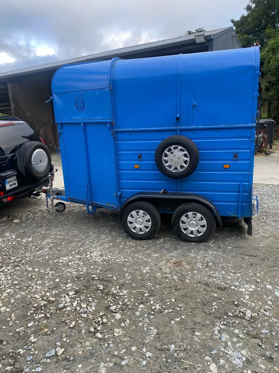 Horse box - Image 1
