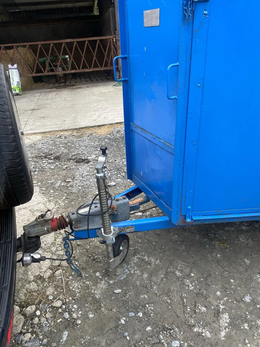Horse box - Image 2