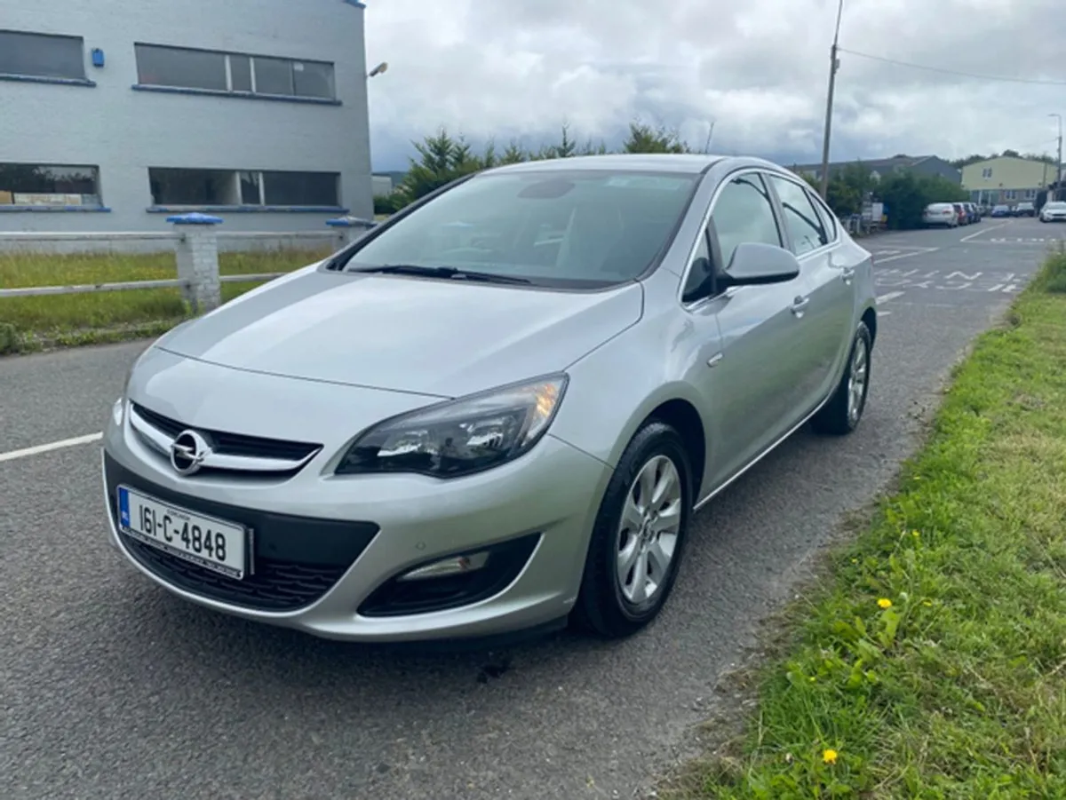 Opel Astra Saloon 1.4 I 4DR - Image 4