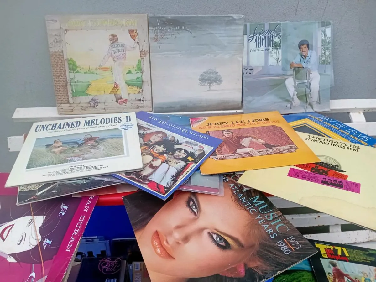 Records and cds - Image 1