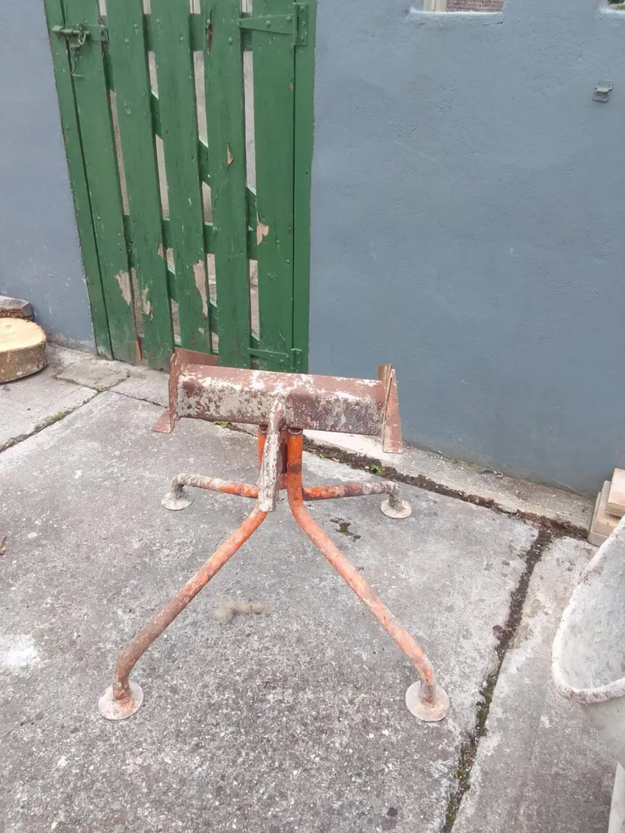 Cement mixer - Image 1
