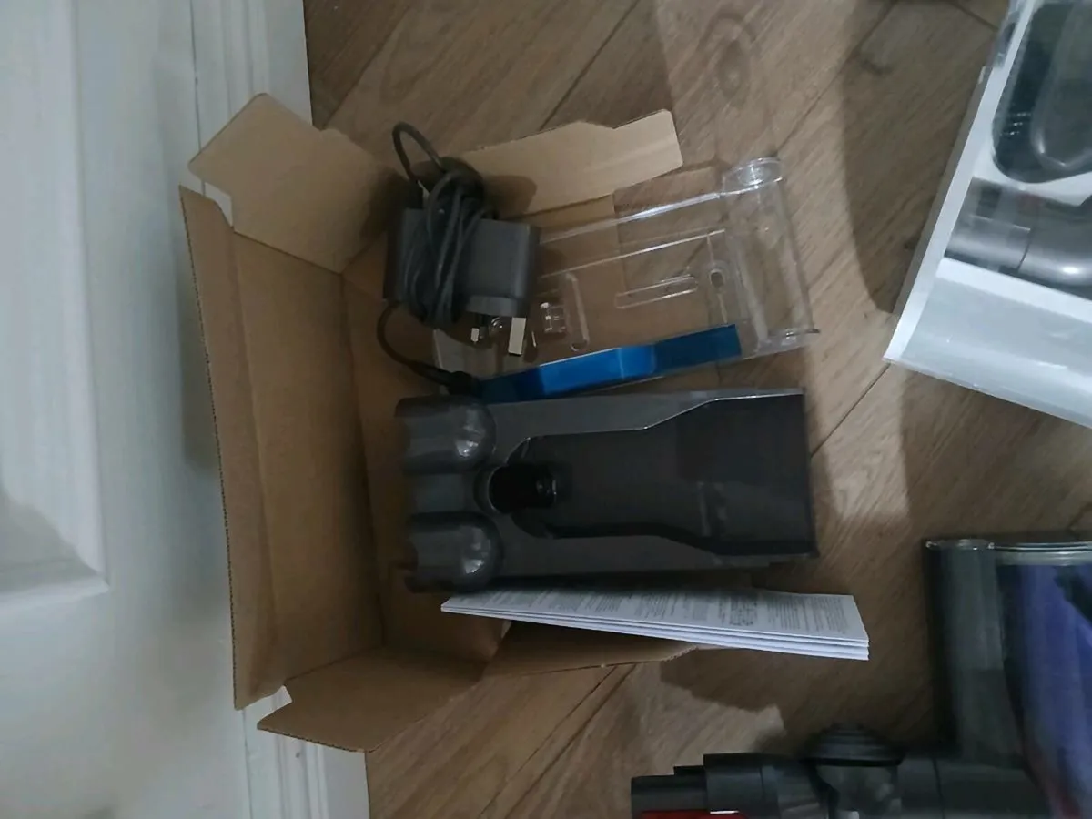 Dyson V10 Charger and brand new docking station