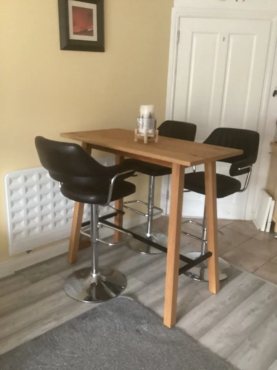 Table & Chairs - Image 2