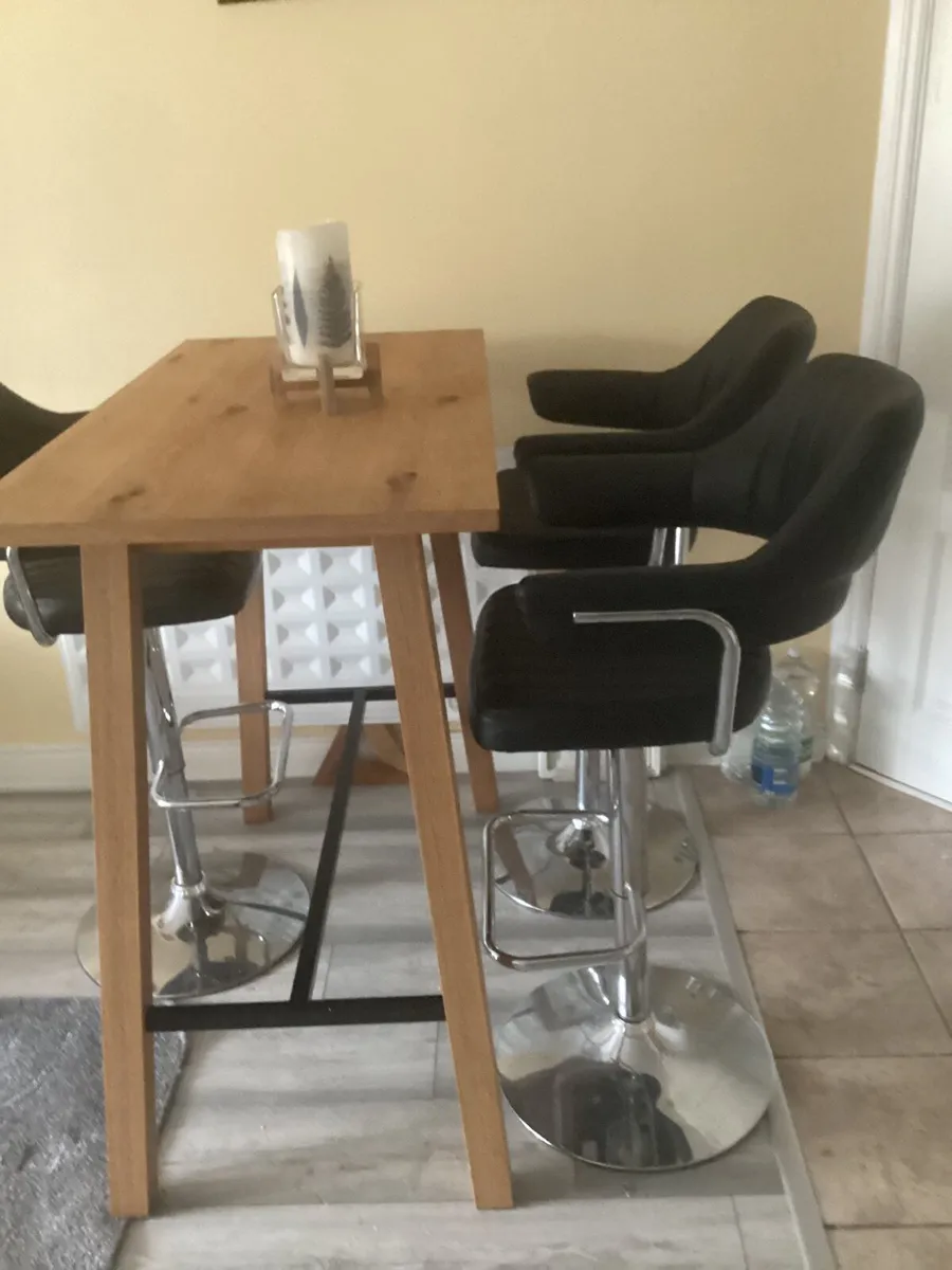 Table & Chairs - Image 3
