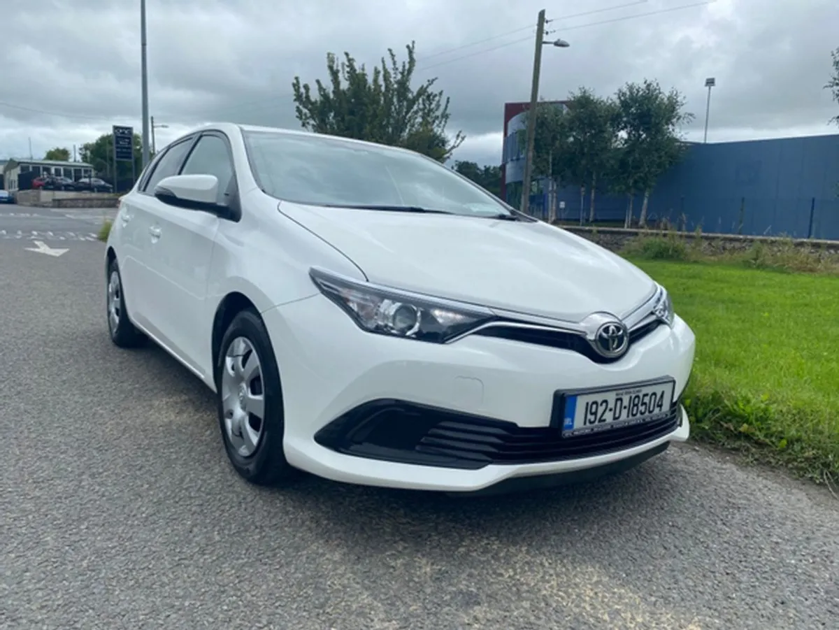 Toyota Auris 1.4 D-4d Terra 4DR - Image 2