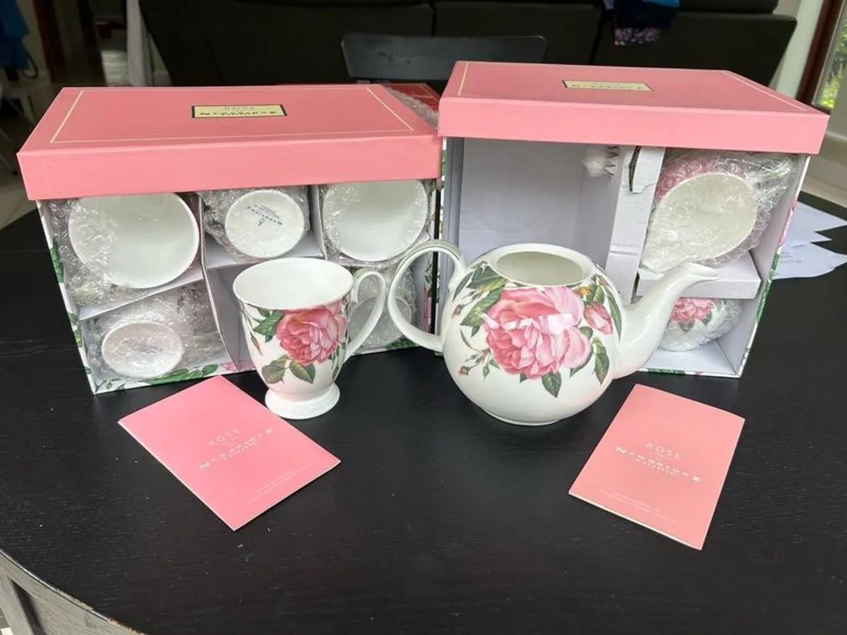 Newbridge Rose Collection Tea pit set & 6 cups - Image 1