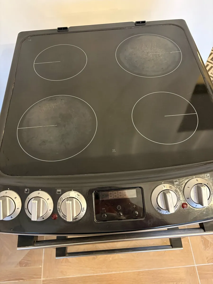 Zanussi eclectric oven - Freestanding 55cm - Image 2