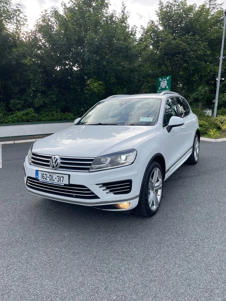 Volkswagen Touareg R-line Crew Cab - Image 2