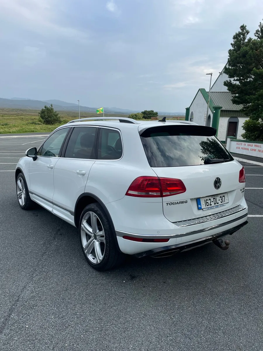Volkswagen Touareg R-line Crew Cab - Image 3