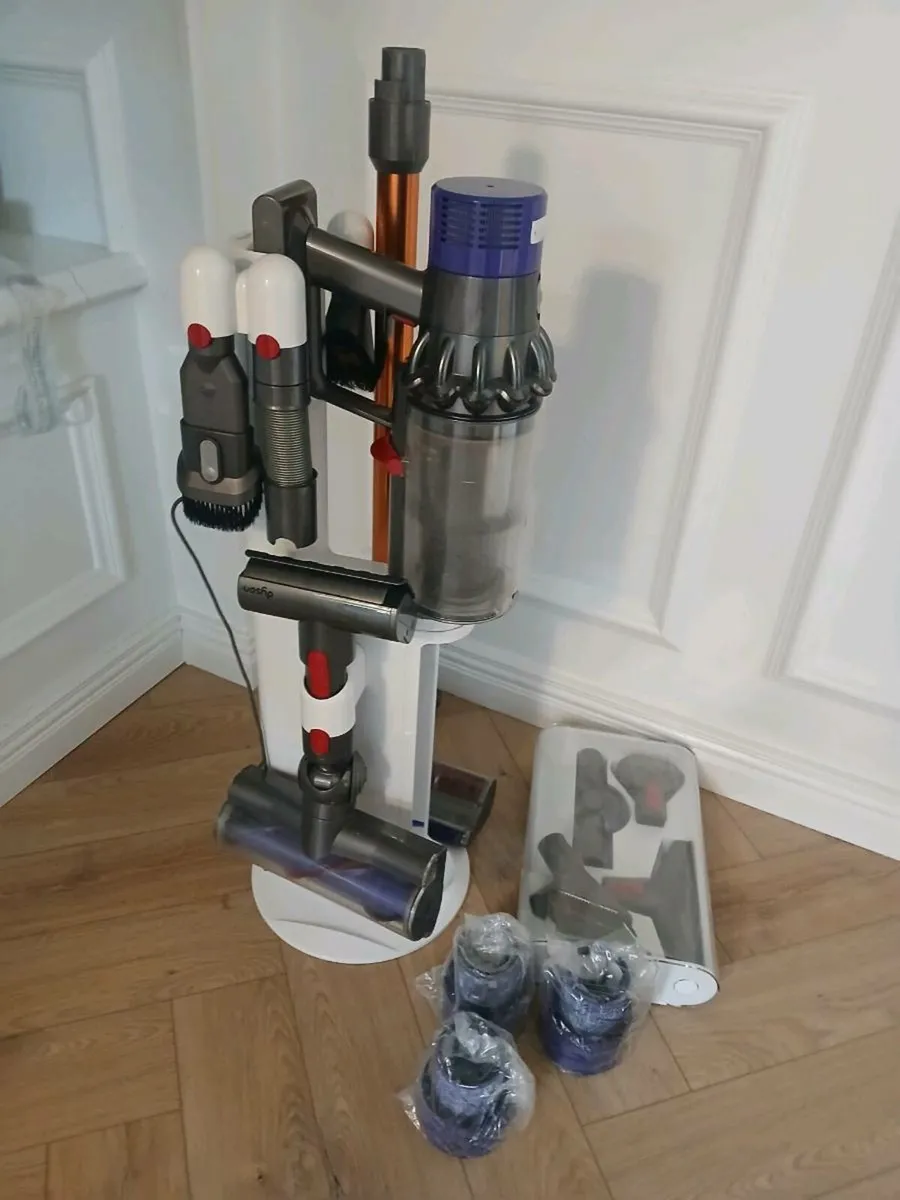 Dyson V10 docking station - Image 1