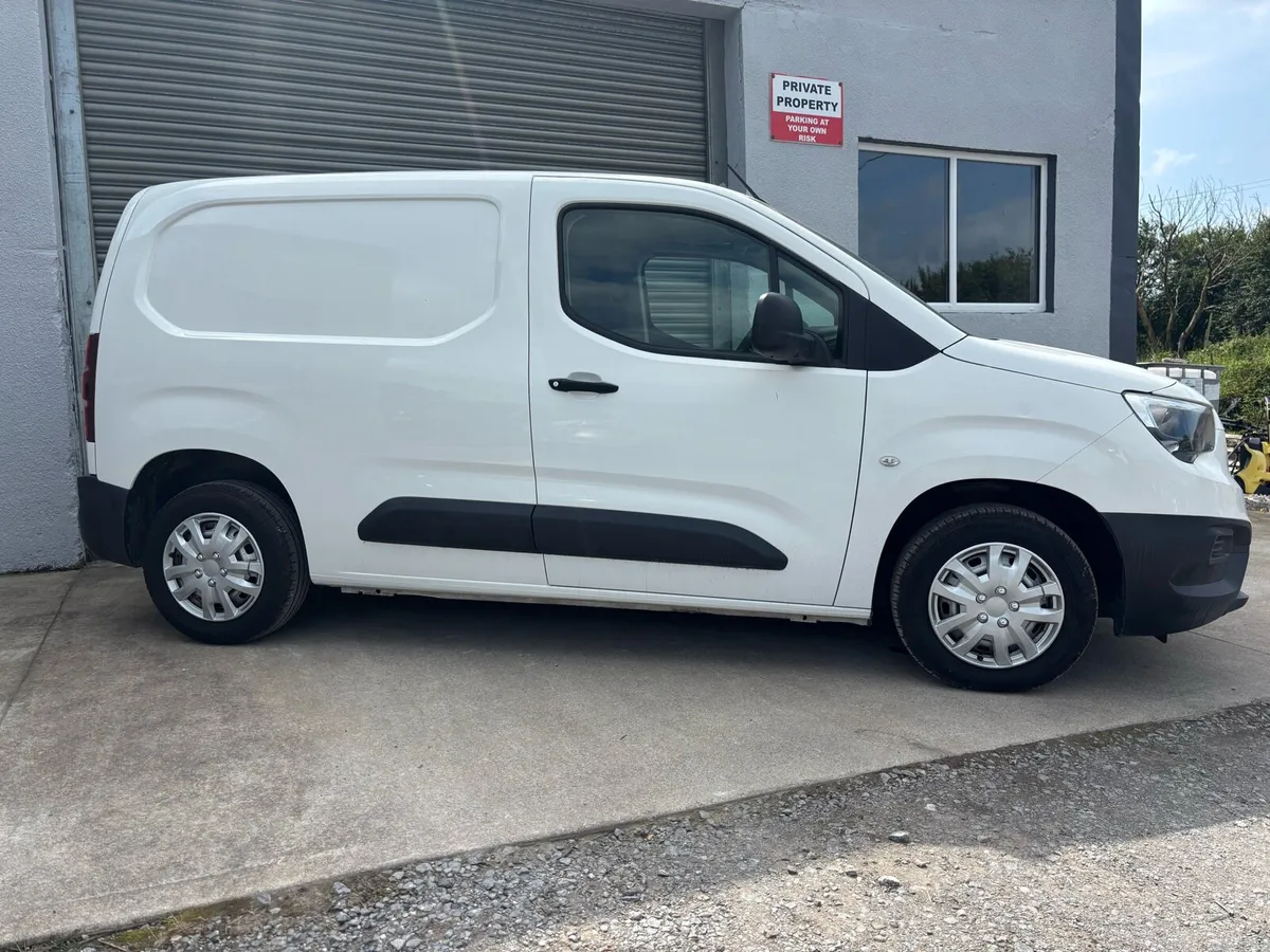 Opel Combo low mileage - Image 3