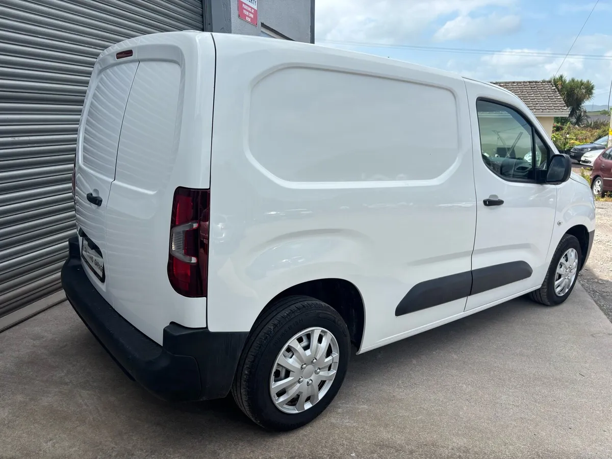 Opel Combo low mileage - Image 4