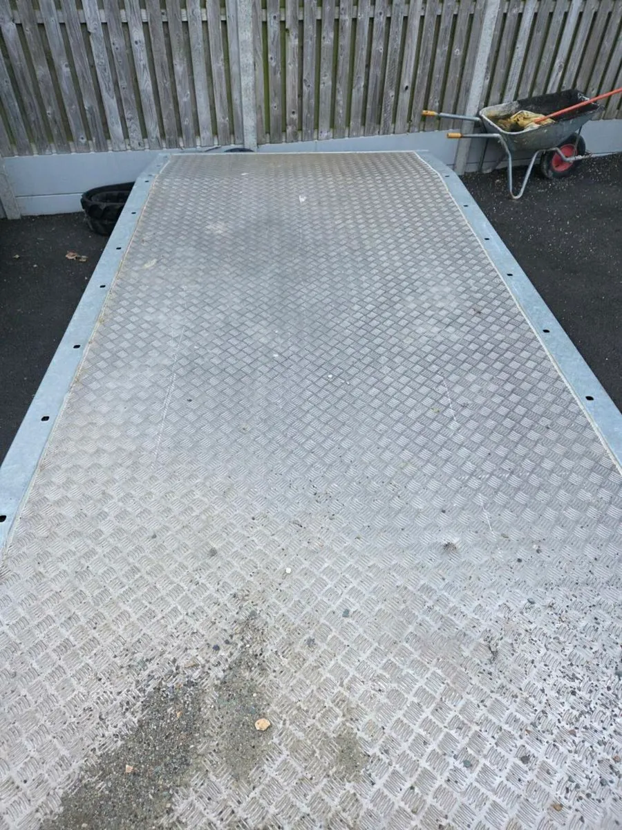 14ft long Beavertail trailer - Image 4