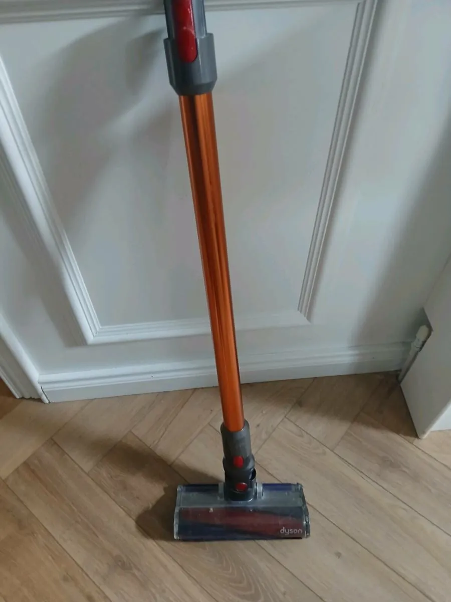 Dyson V10 roller head with wand