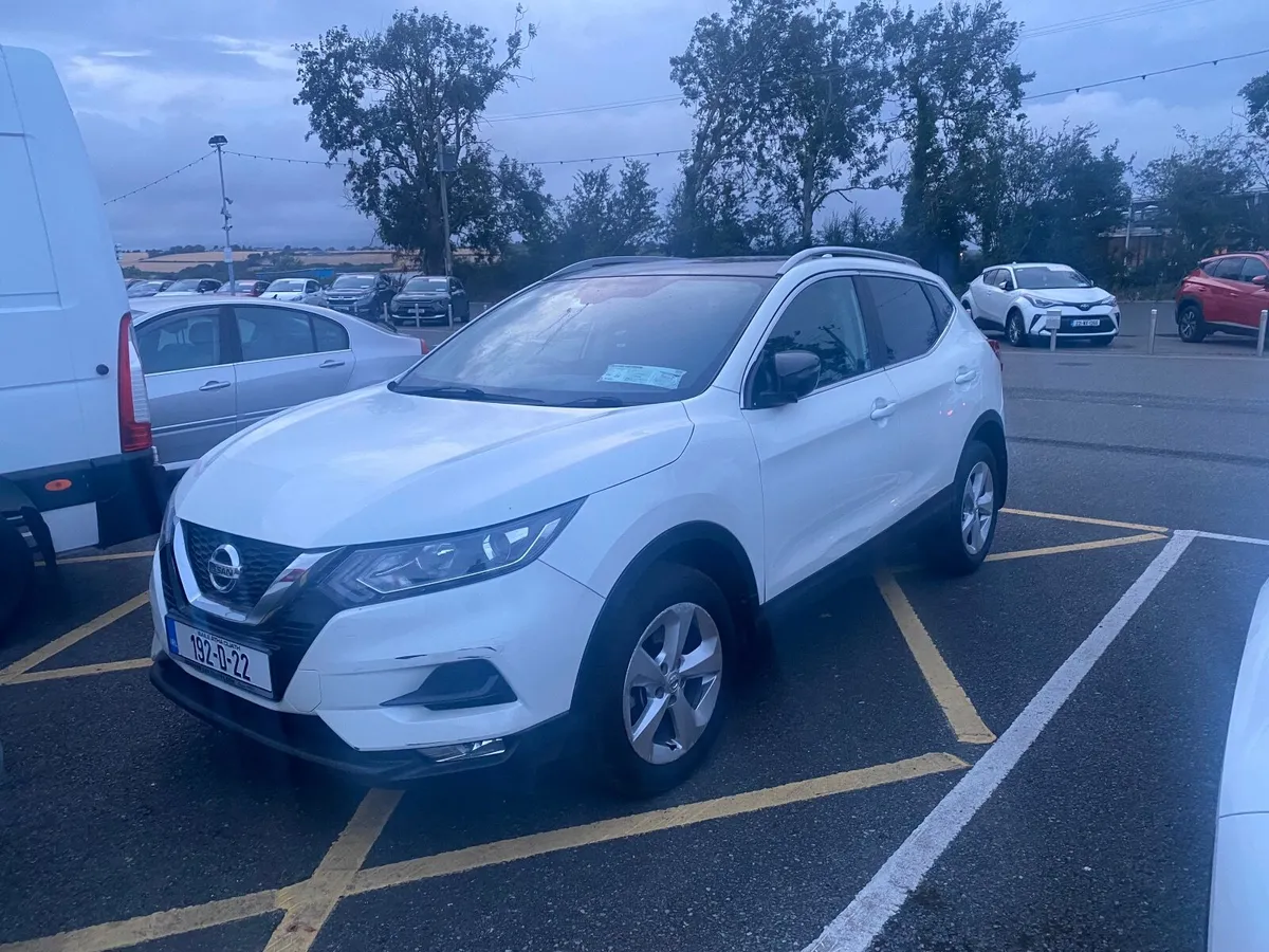Nissan Qashqai 2019 1.3 petrol, 121000 kilometers - Image 1
