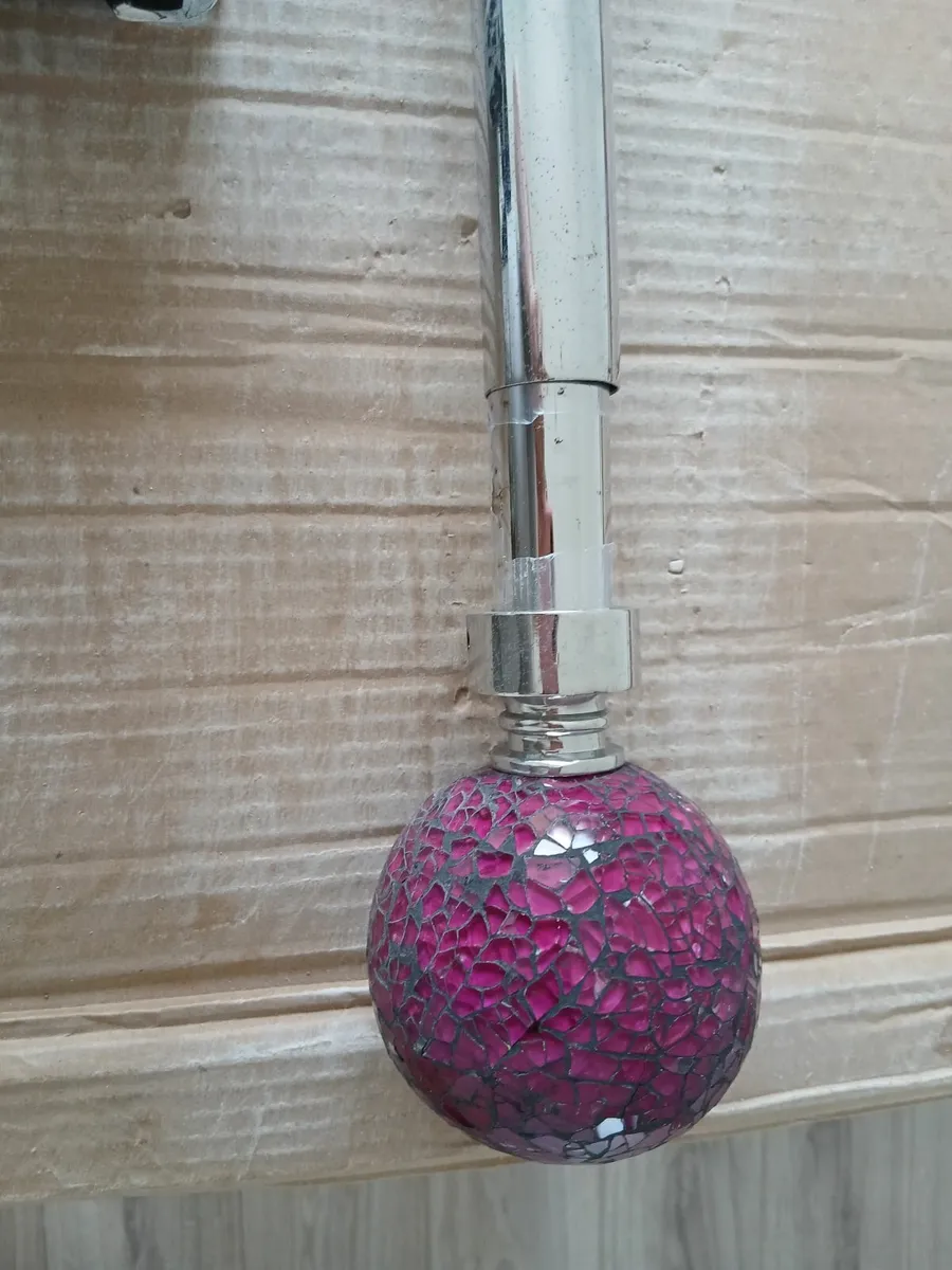 Curtain  pole