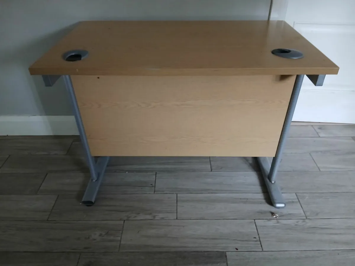 Office desk - Image 1