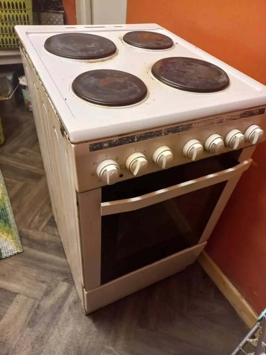 Freestanding 50cm white Cooker free to take away - Image 1