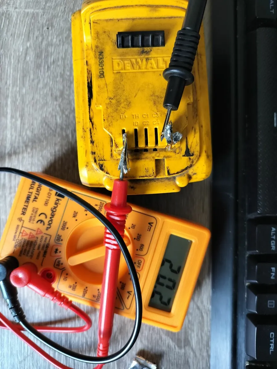 Dewalt 5 aH Battery - Image 1