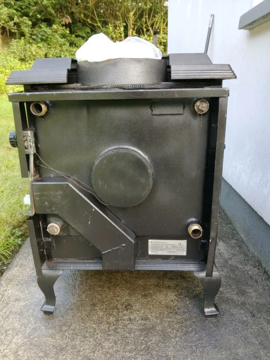 Solid fuel stove with boiler - Image 4