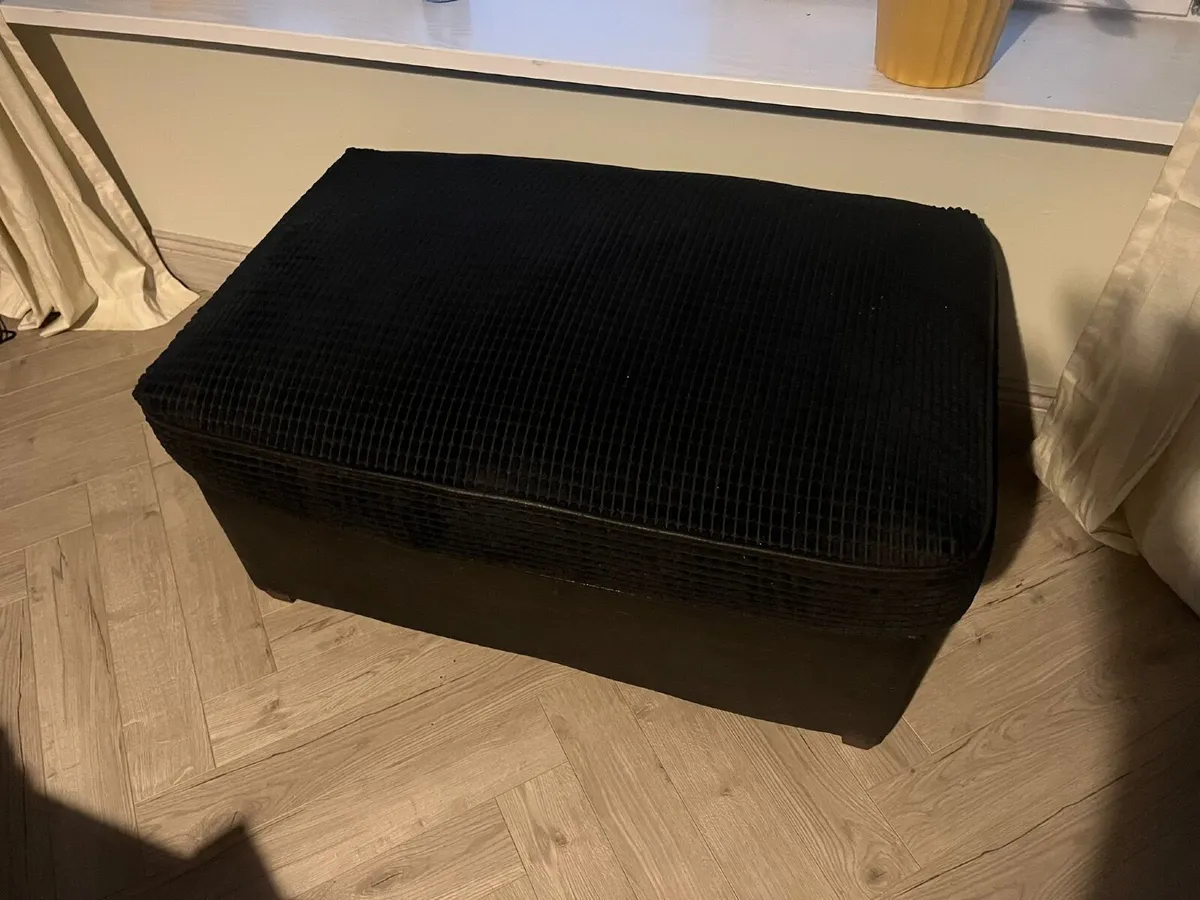 Corner Sofa and footstool - Image 4