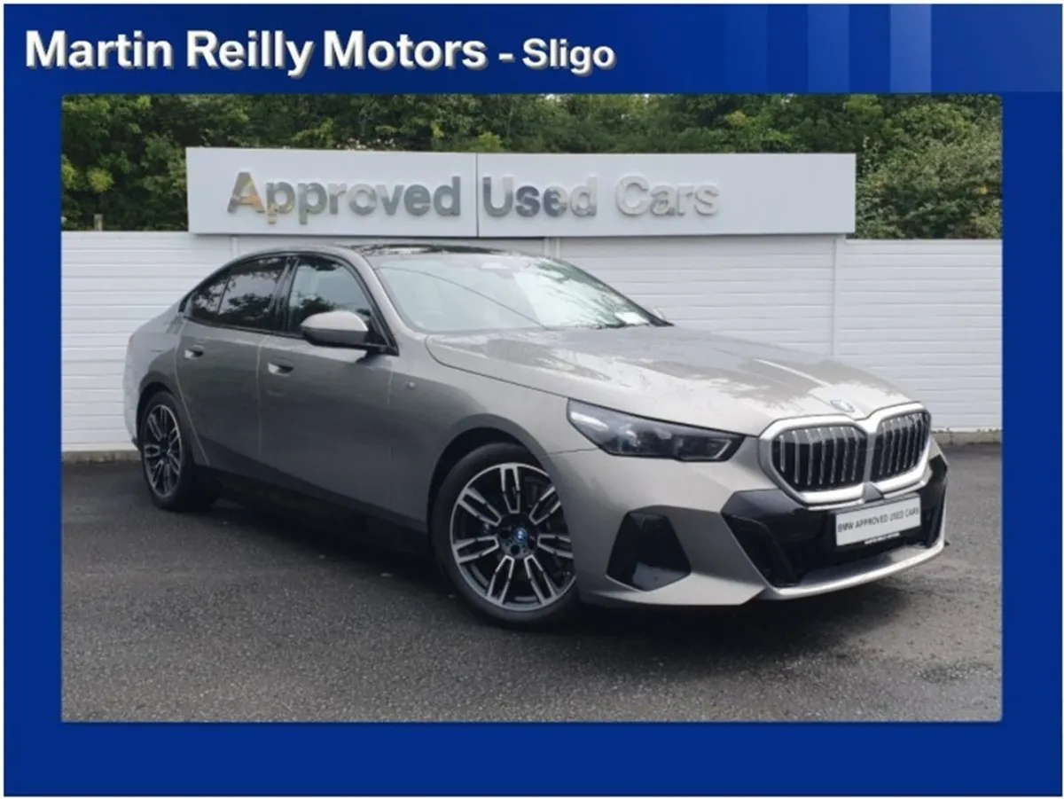 BMW 5 Series 530e M Sport Saloon - Panoramic Glas - Image 1