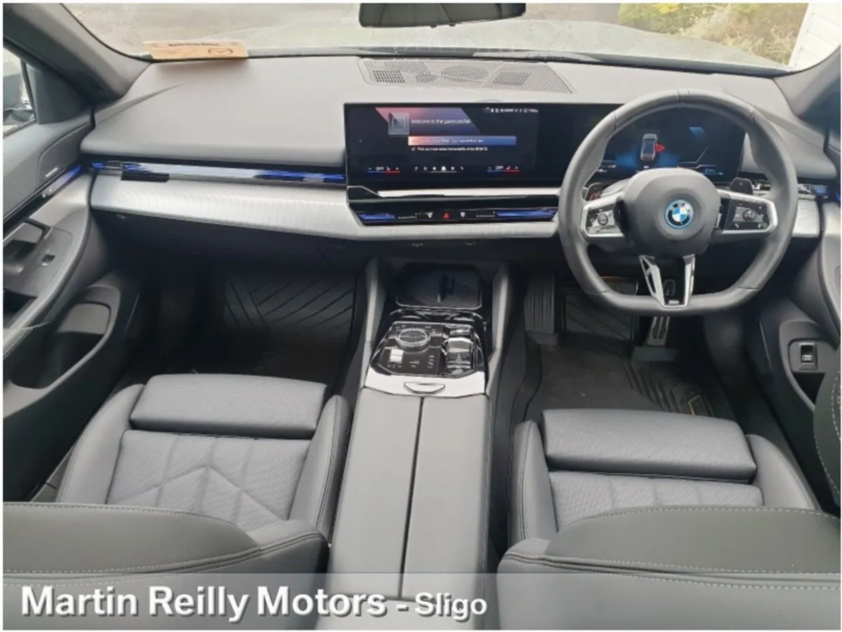 BMW 5 Series 530e M Sport Saloon - Panoramic Glas - Image 2