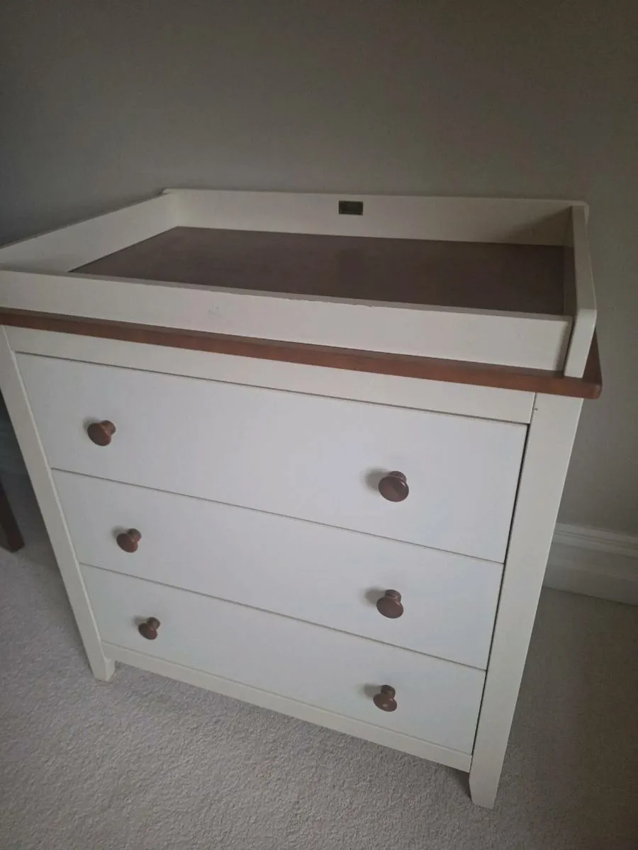Silvercross changing unit / chest of drawers - Image 1