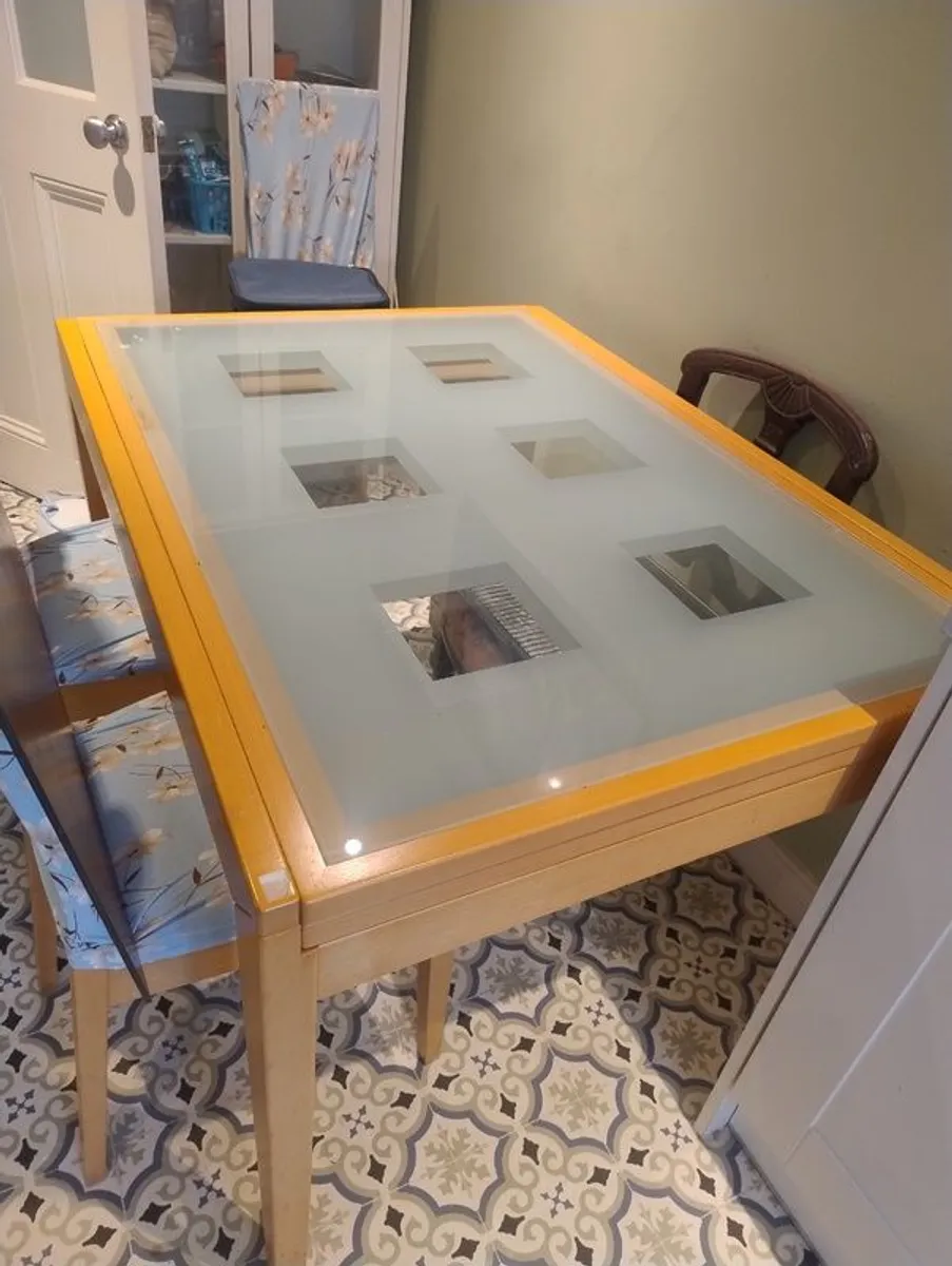 Kitchen table - Image 1