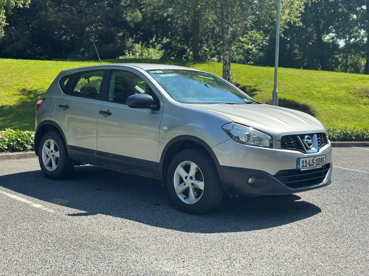 Nissan Qashgai 1.6 petrol  low miles 124 000km - Image 2