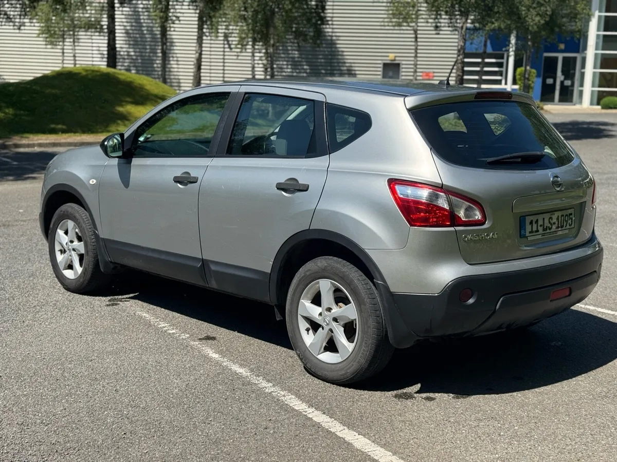 Nissan Qashgai 1.6 petrol  low miles 124 000km - Image 3