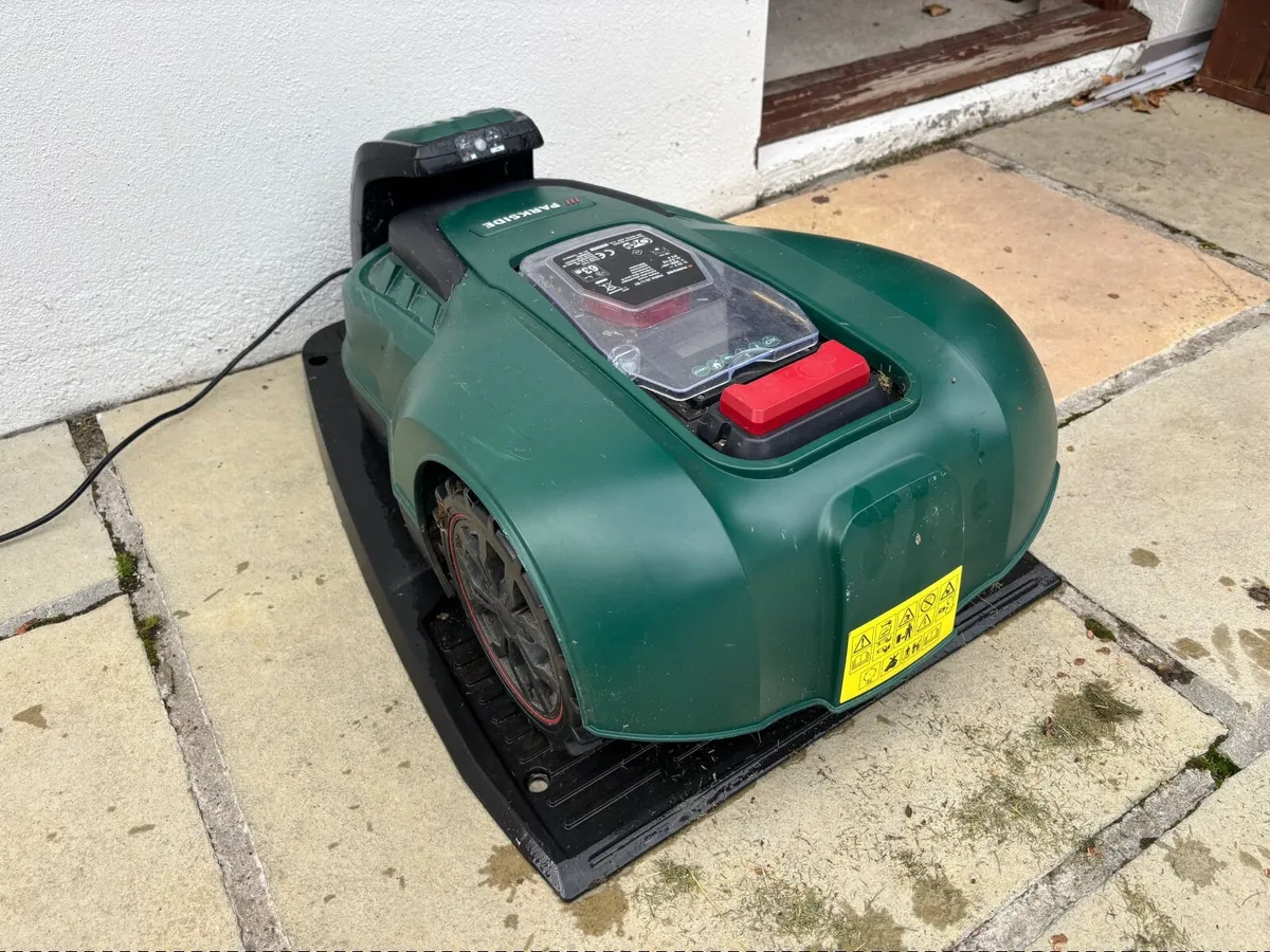 Robot lawn mower - Image 1