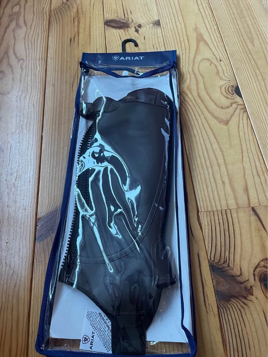 Ariat brown adult chaps - Image 4