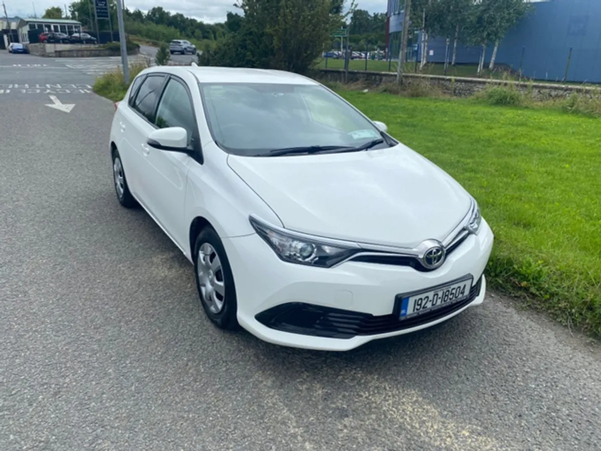 Toyota Auris 1.4 D-4d Terra 4DR - Image 1