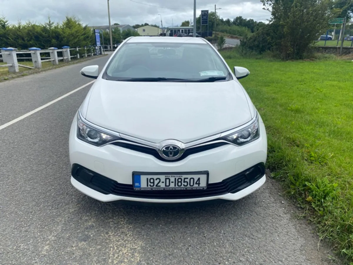 Toyota Auris 1.4 D-4d Terra 4DR - Image 3