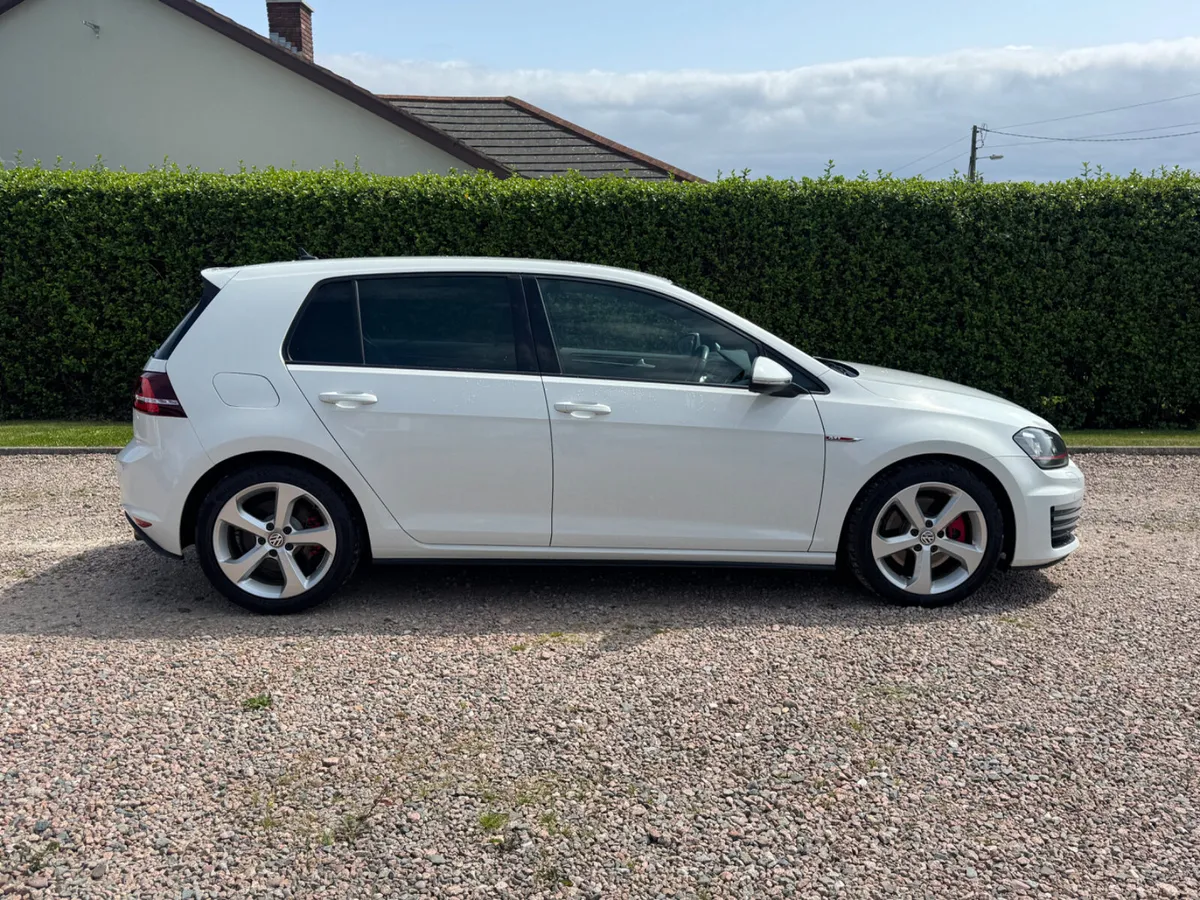 162 Volkswagen Golf GTI DSG - Image 3
