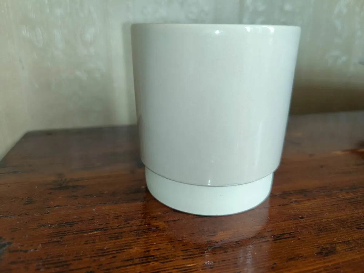 Small cappucino/beige flower pot: 11cm two-tone - Image 1