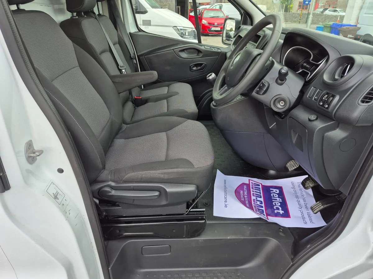 RENAULT TRAFIC INCLUDES VAT - Image 3