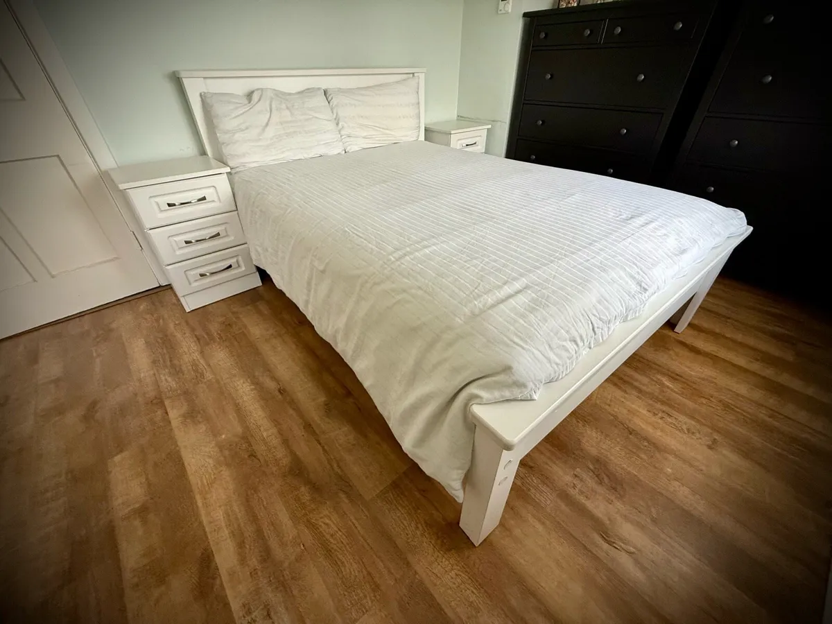 Bed and Bedside Tables - Image 4