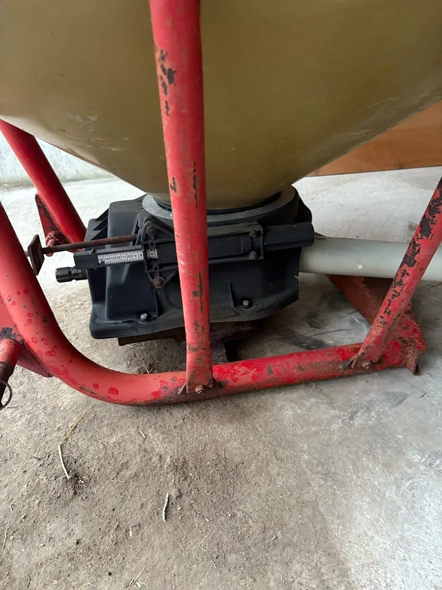 Abbey wagtail spreader - Image 3