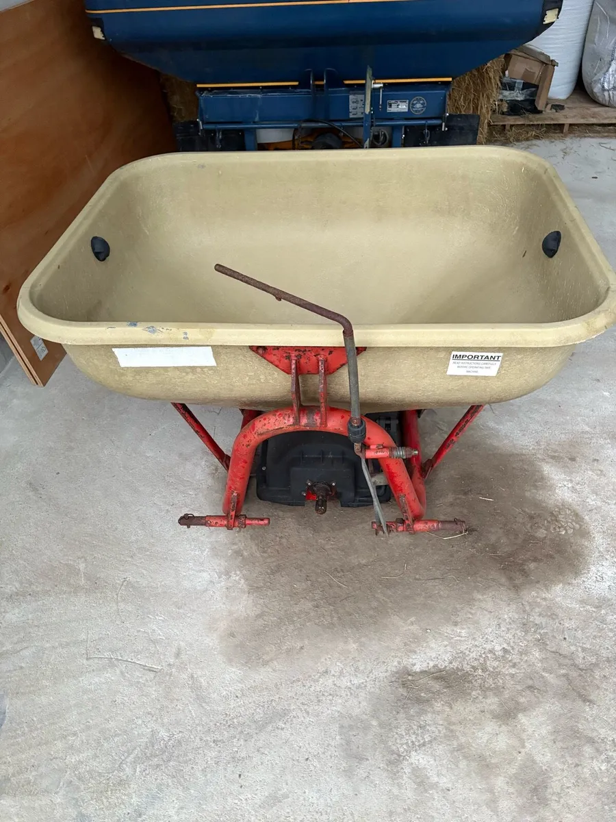 Abbey wagtail spreader - Image 1
