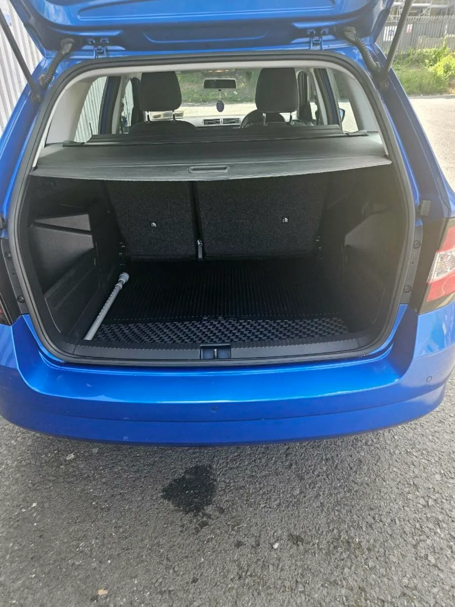 Skoda fabia 1.2 automatic petrol DSG Low mileage - Image 2