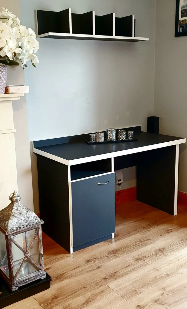 Study desk - Image 1