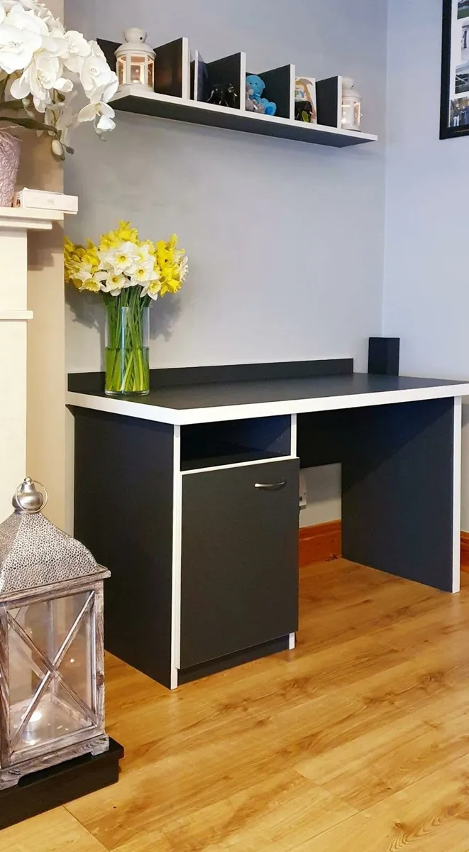 Study desk - Image 2
