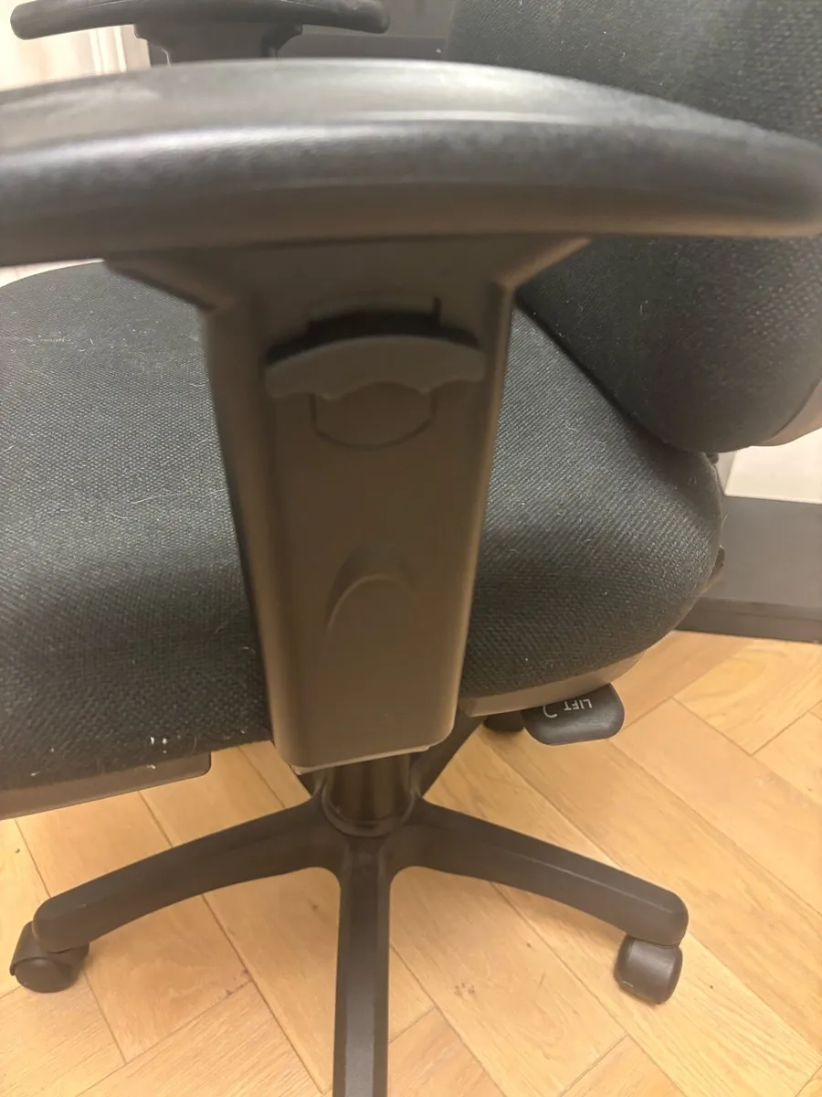 Ergonomic Office Chair - Image 4