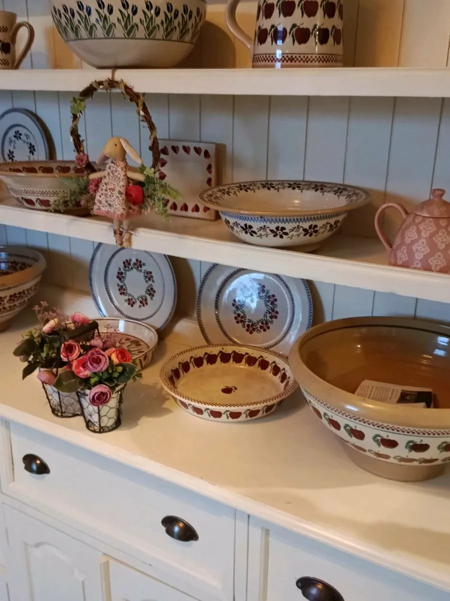 Solid kitchen dresser delivery arranged - Image 3