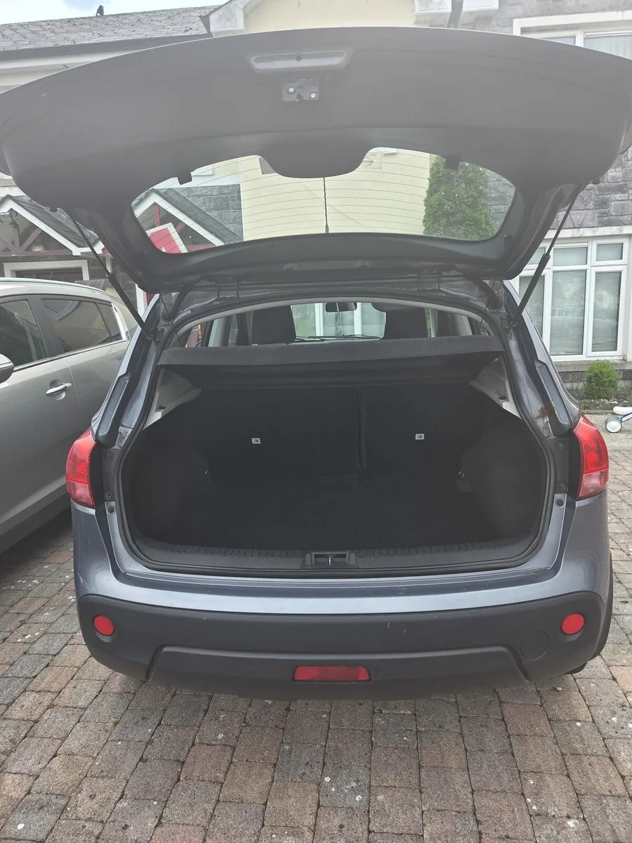 Nissan Qashqai 2010 - Image 2
