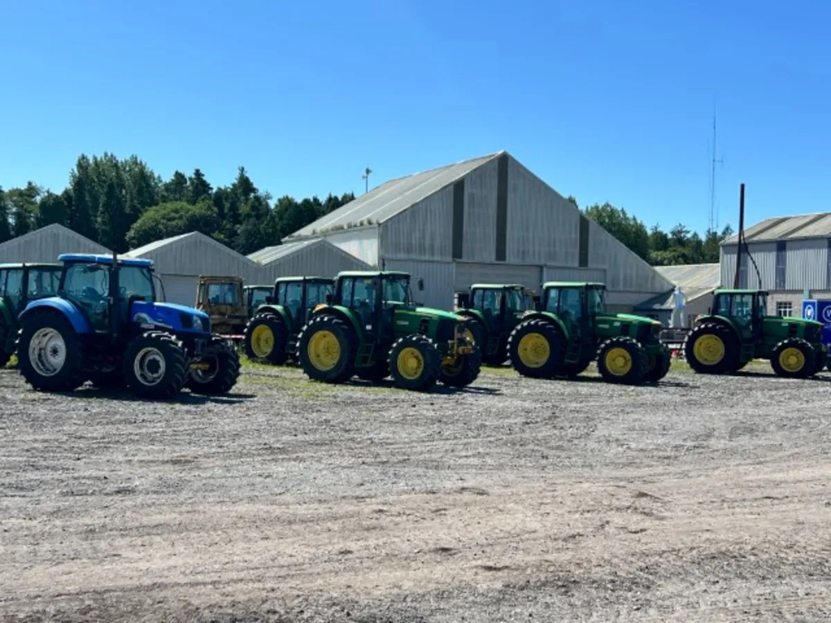 Tractors & Machinery For Auction - Image 1