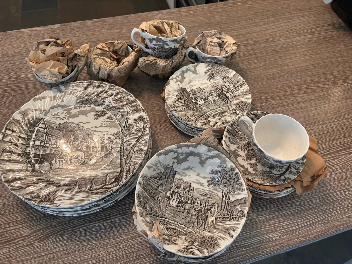 Delph 6 pc Myott Royal Mail set - Image 1