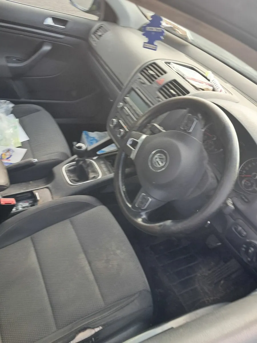 Volkswagen Jetta 2010 - Image 3
